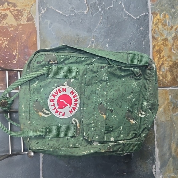 Fjallraven Kånken Forest Green Backpack - Picture 1 of 5